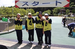 ４