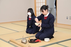 ２